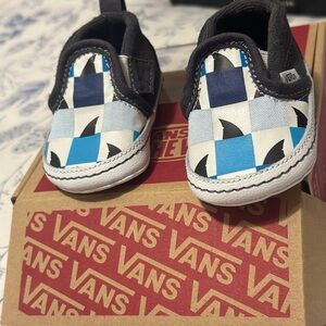 Infant vans worn once in very good shape